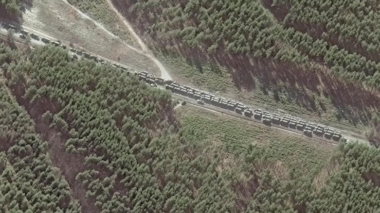 Hêzên Rûsyayê karwana tank û zirxpoşan li nêzîkî Kîevê bi cih hiştiye